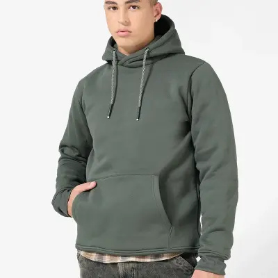 سترة بغطاء رأس