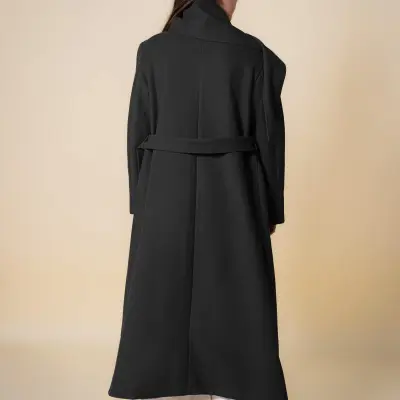 معطف طويل مع وشاح