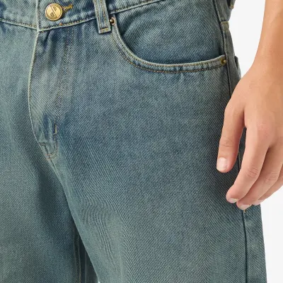 جينز بقصة مستقيمة