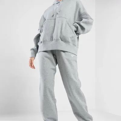 هودي رياضي بشعار الماركة