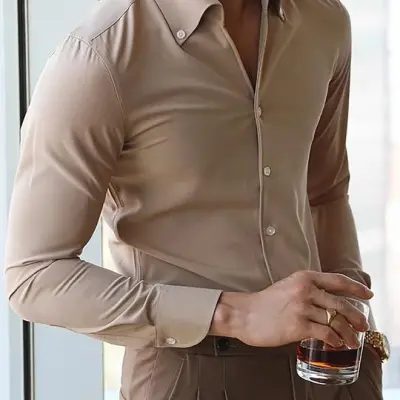 قميص سادة بأزرار أمامية وأكمام طويلة