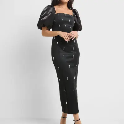 فستان ساتان بأكمام منفوشة