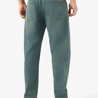 جينز بقصة مستقيمة