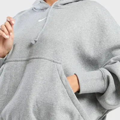 هودي رياضي بشعار الماركة