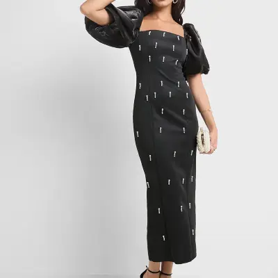 فستان ساتان بأكمام منفوشة