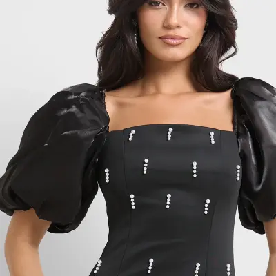 فستان ساتان بأكمام منفوشة