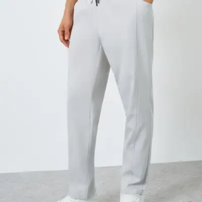 بنطال بأرجل مستقيمة وأربطة للرجال