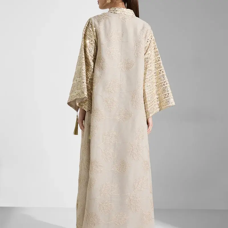 عباية مطرزة