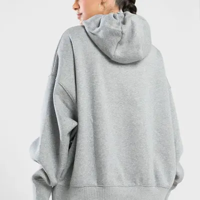 هودي رياضي بشعار الماركة