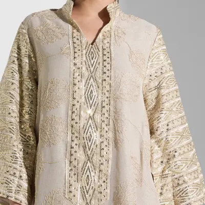 عباية مطرزة